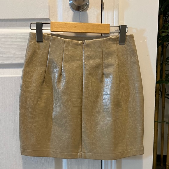 Sans Souci tan pleather skirt - Picture 3 of 3